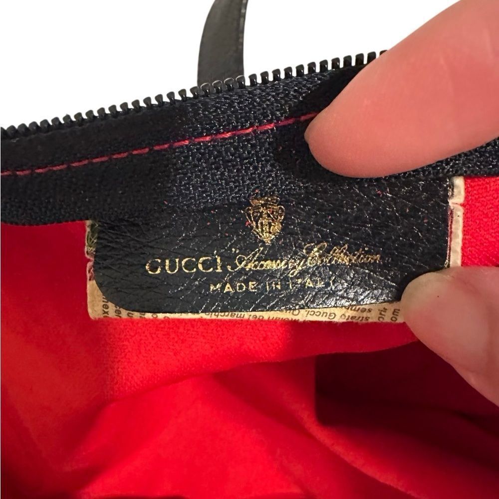 Gucci Black and Red Interior Detail - Picture 6 of 8